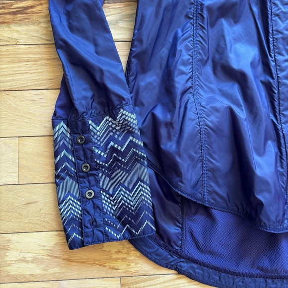Lululemon Pedal Power wind breaker jacket - Picture 3 of 9